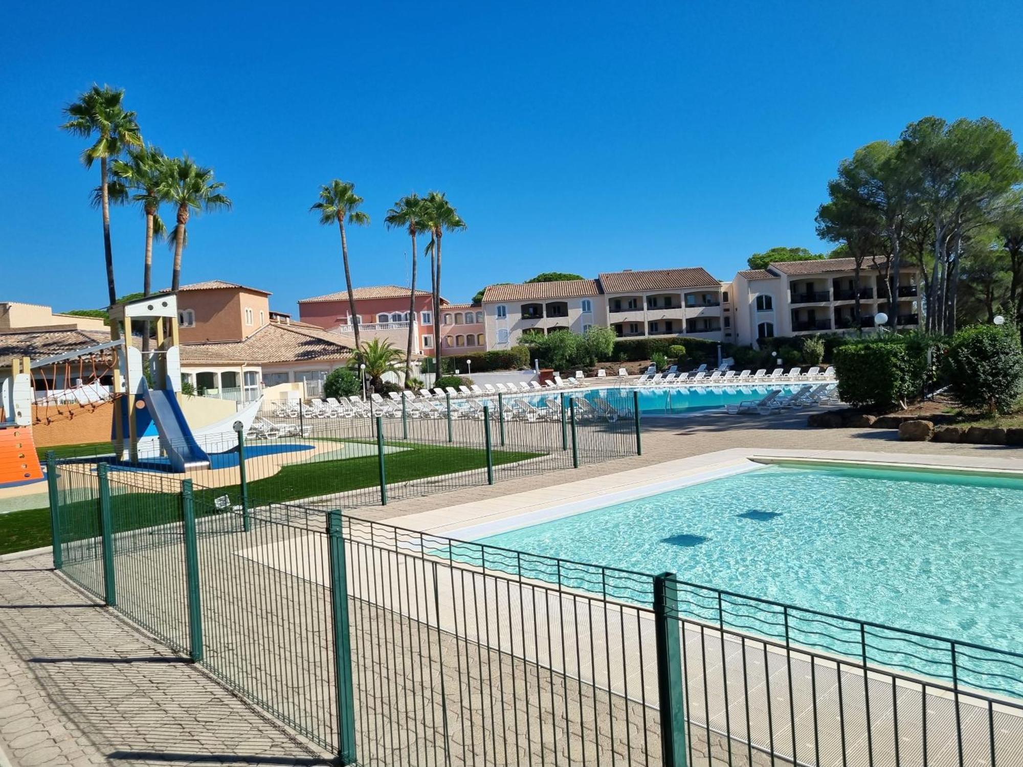 Studio 4P Vue Piscine St Raphael Valescure - Au Coeur Des Golfs Saint-Raphaël Exteriör bild