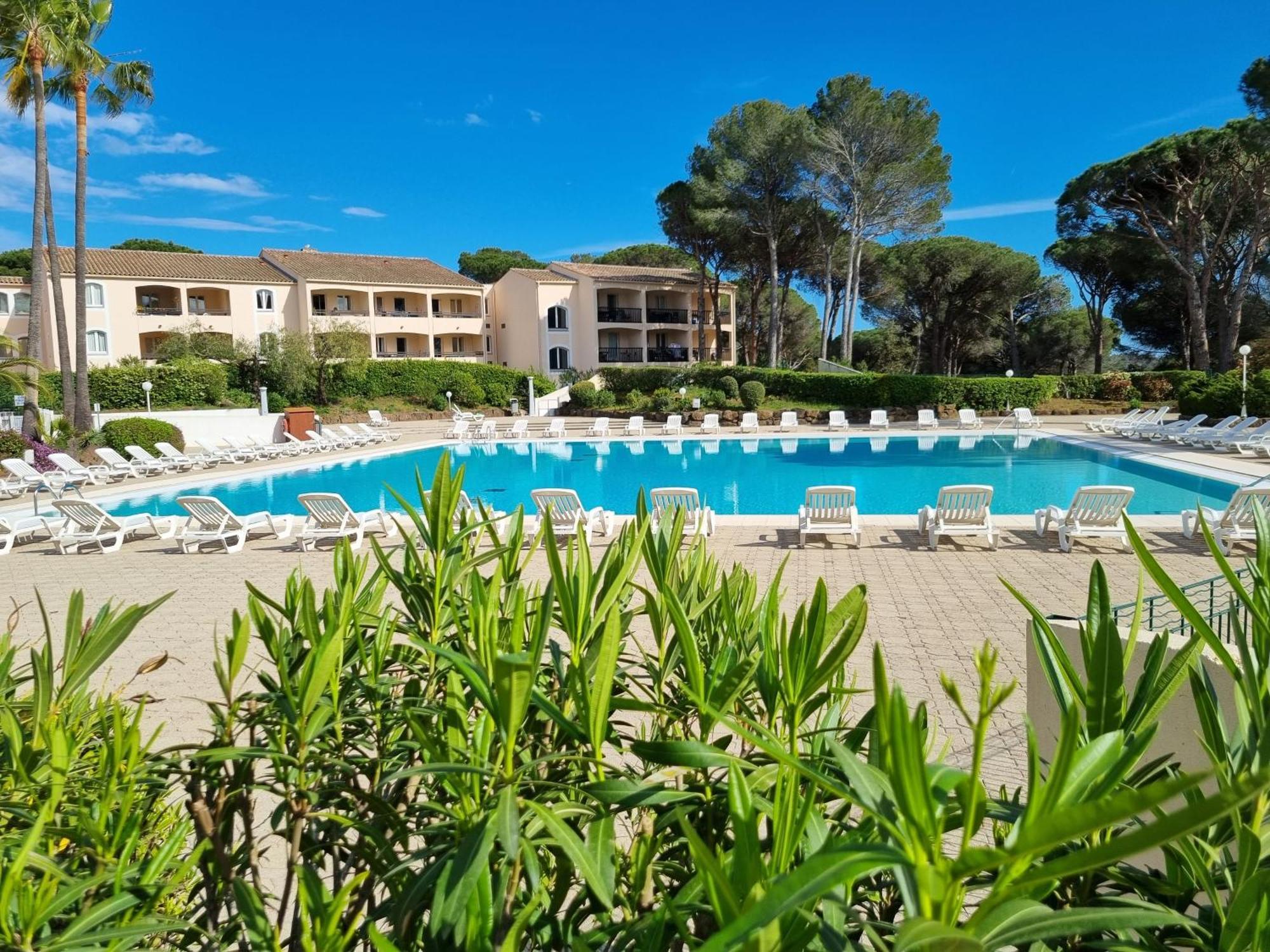 Studio 4P Vue Piscine St Raphael Valescure - Au Coeur Des Golfs Saint-Raphaël Exteriör bild